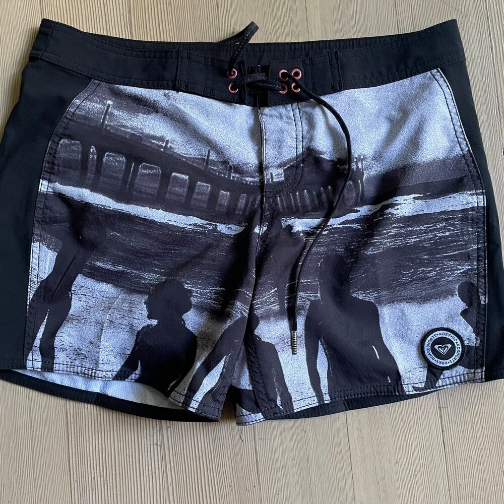 Roxy Black and White Midi Board Shorts Swim Bottoms Sz 3